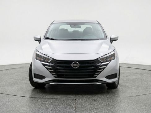 Used 2025 Nissan Versa SV FWD image 2