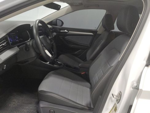 Used 2025 Volkswagen Jetta SE FWD image 17