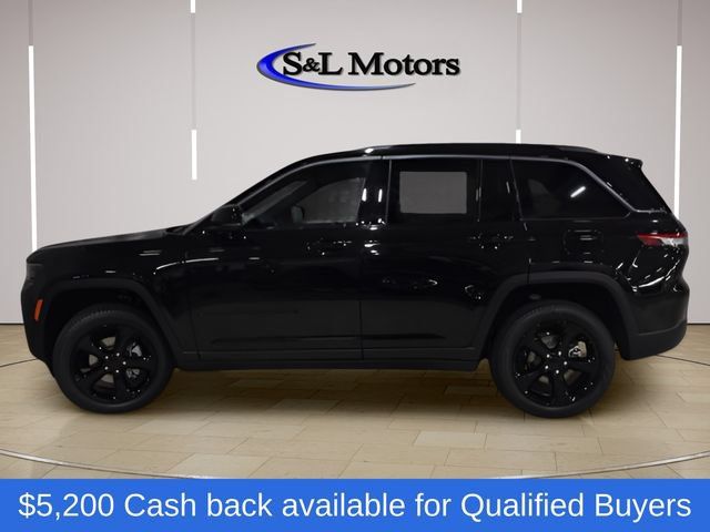 New 2026 Jeep Grand Cherokee Limited w/ Limited Altitude Package AWD/4WD image 3