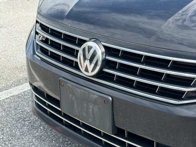 Used 2017 Volkswagen Passat 1.8T R-Line FWD image 4