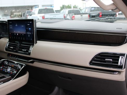 Used 2023 Lincoln Navigator Reserve RWD image 33