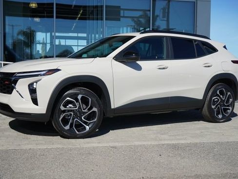 New 2026 Chevrolet Trax RS w/ Sunroof Package image 4