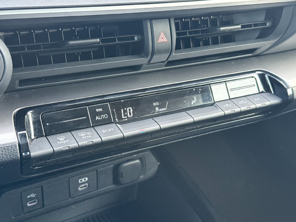 Certified 2025 Toyota Prius LE FWD image 21