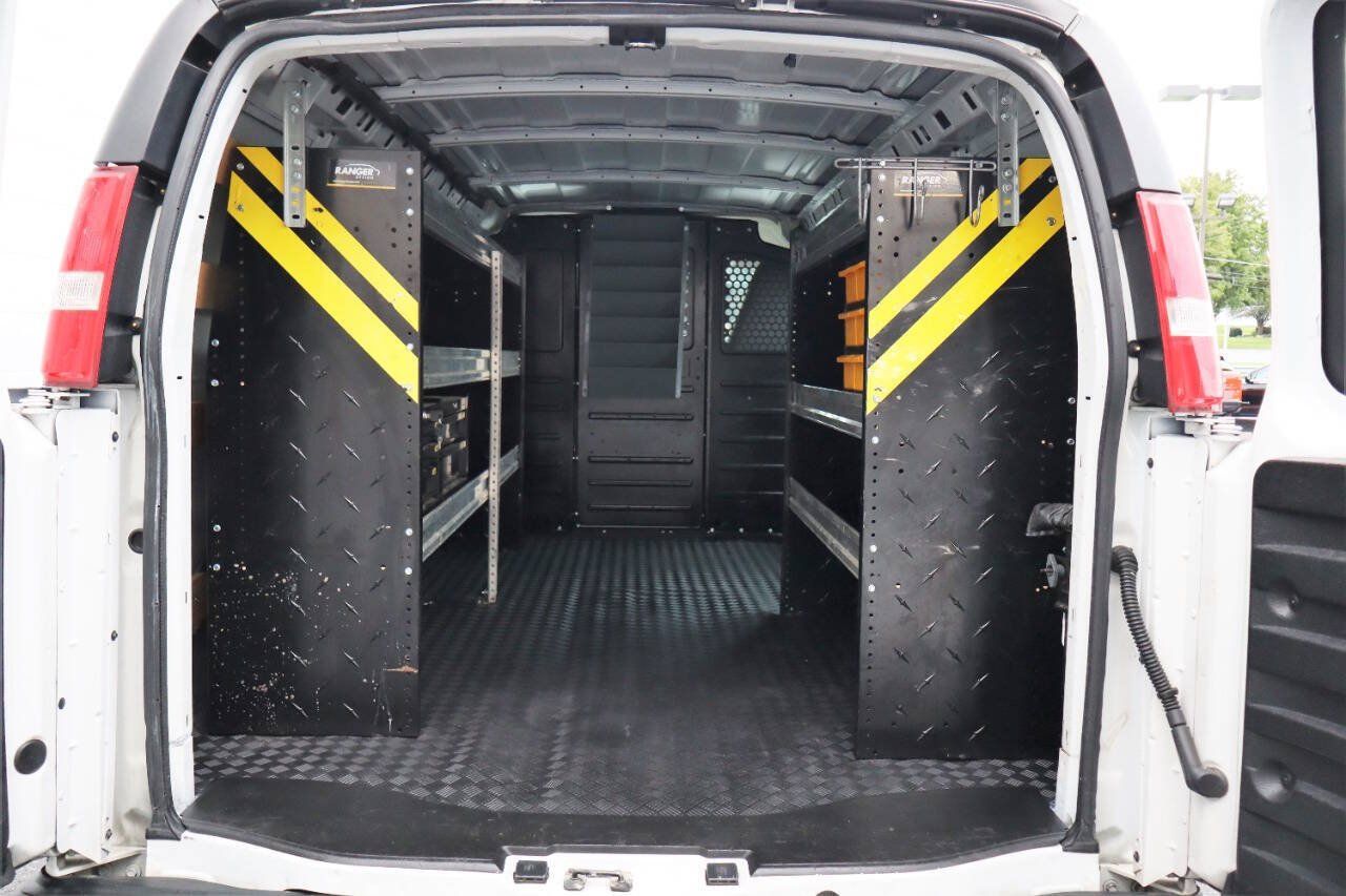 Used 2020 Chevrolet Express 2500 w/ Driver Convenience Package RWD image 4