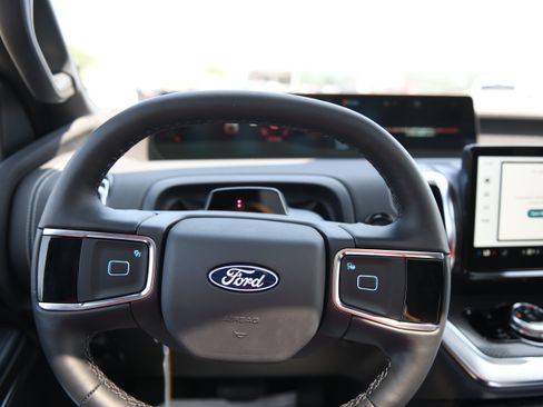 New 2027 Ford Expedition Platinum w/ Stealth Appearance Package RWD image 22