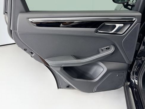 Certified 2025 Porsche Macan AWD/4WD image 26