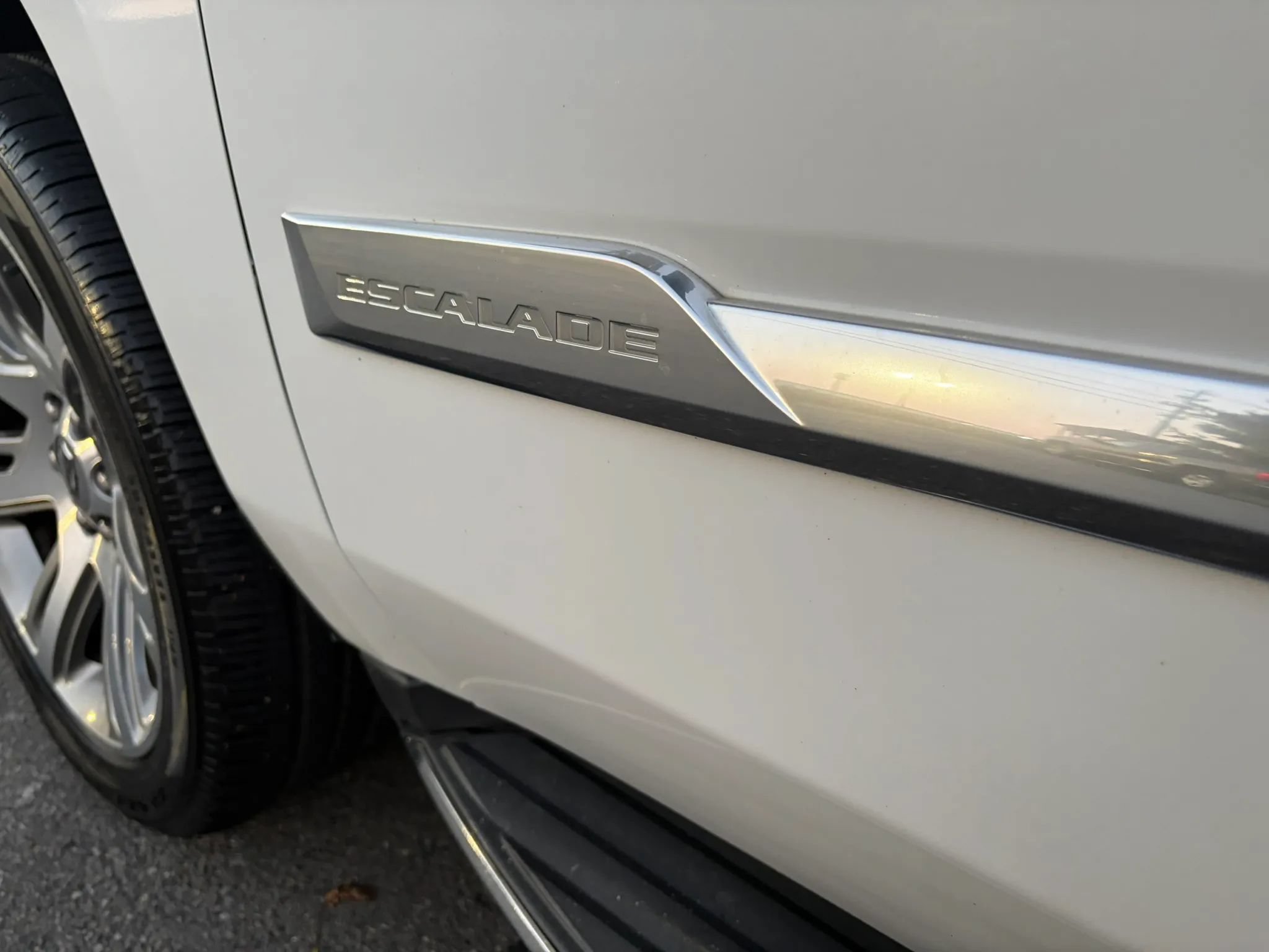 Used 2016 Cadillac Escalade Luxury AWD/4WD image 31