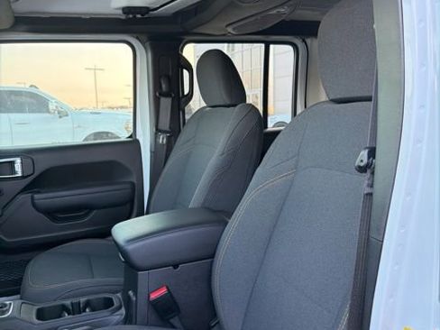Used 2024 Jeep Wrangler Sport S image 8