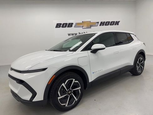 New 2026 Chevrolet Equinox EV LT image 1