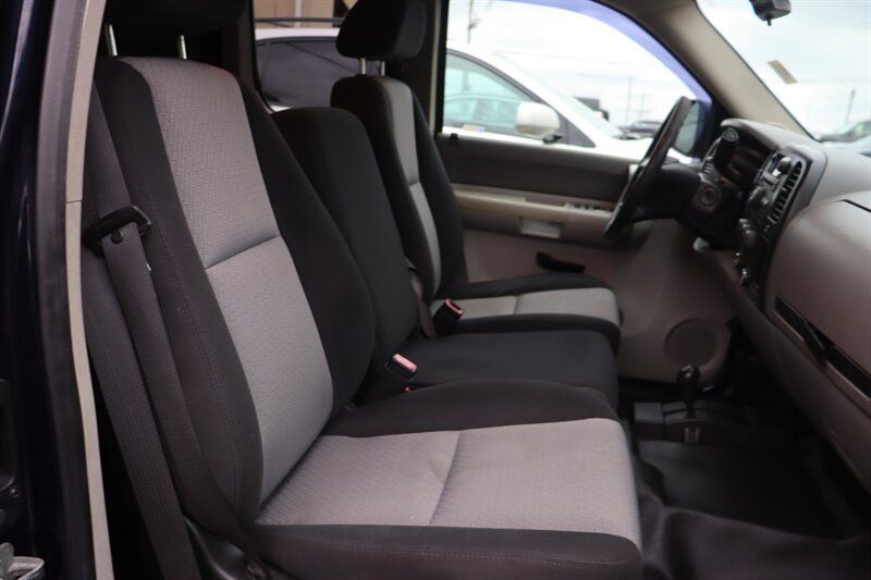 Used 2007 GMC Sierra 2500 W/T w/ Work Truck Preferred Package AWD/4WD image 19