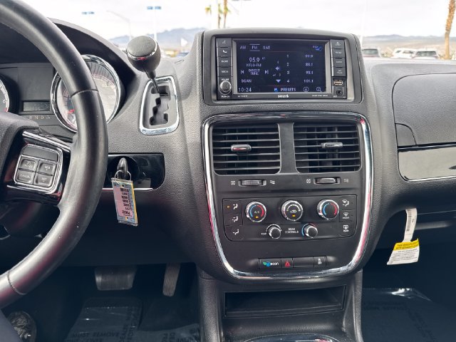 Used 2019 Dodge Grand Caravan SXT w/ Blacktop Package FWD image 17