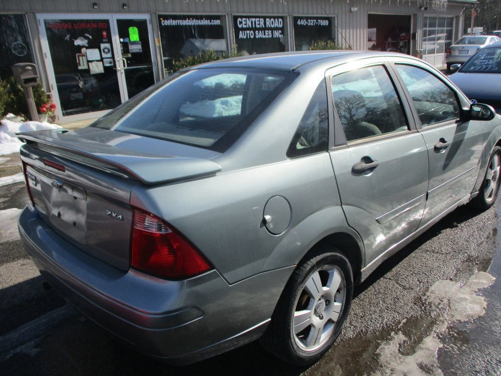 Used 2006 Ford Focus ZX4 Sedan FWD image 3
