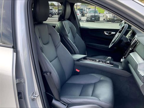 Used 2025 Volvo XC60 B5 Core image 10