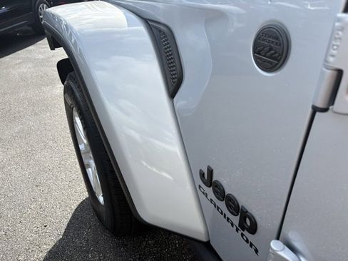 Used 2022 Jeep Gladiator Sport image 14