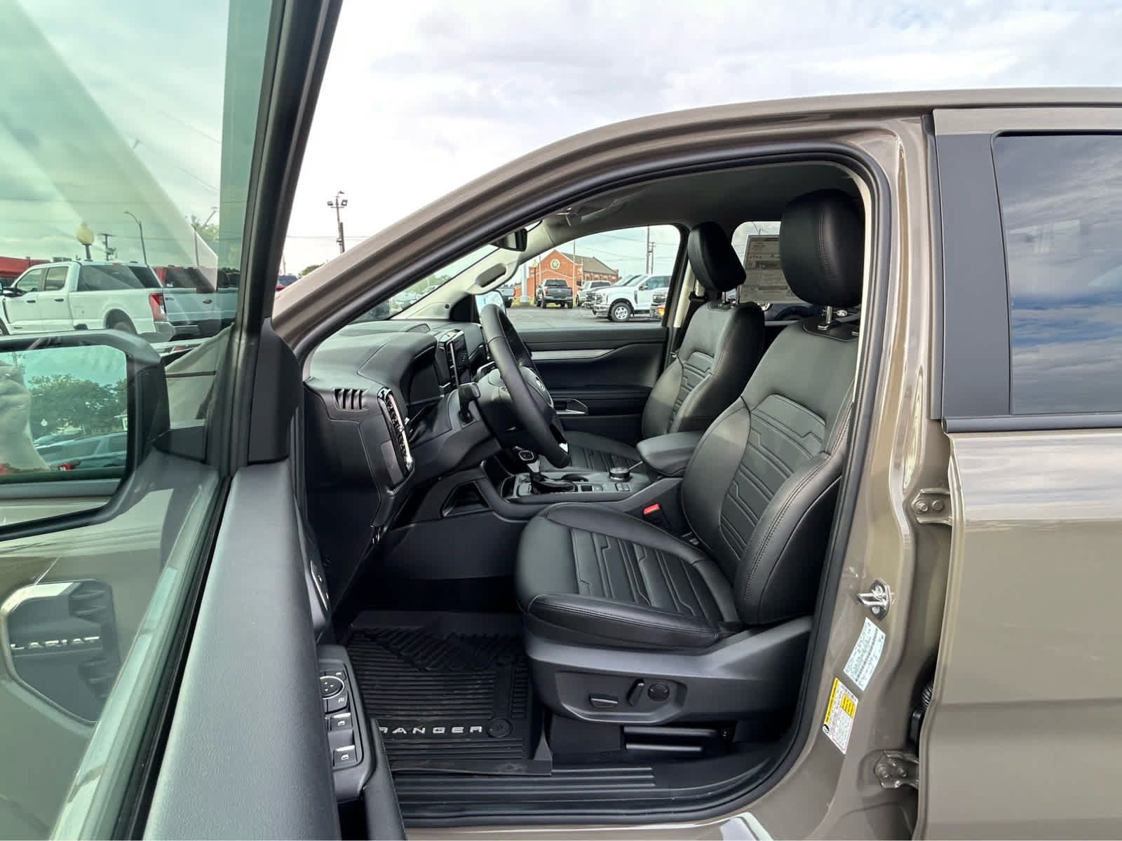 New 2026 Ford Ranger Lariat w/ Black Appearance Package AWD/4WD image 7