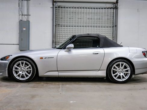 Used 2004 Honda S2000 image 12