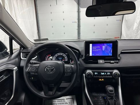 Used 2025 Toyota RAV4 XLE image 16