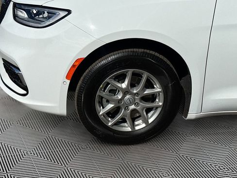 New 2026 Chrysler Pacifica Select image 35