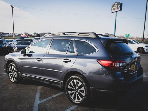 Used 2017 Subaru Outback 3.6R Limited image 28