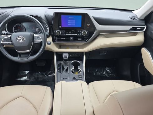 Used 2023 Toyota Highlander XLE FWD image 14