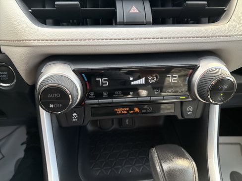 Used 2021 Toyota RAV4 XLE image 39