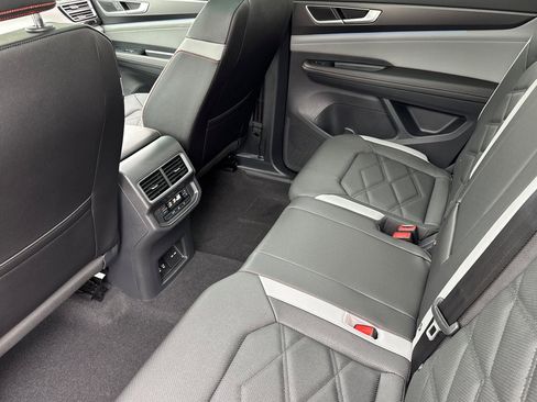 New 2025 Volkswagen Atlas Peak Edition SE image 12
