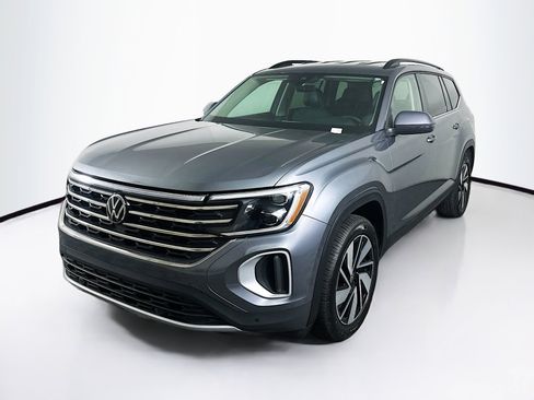 Used 2025 Volkswagen Atlas SE image 3