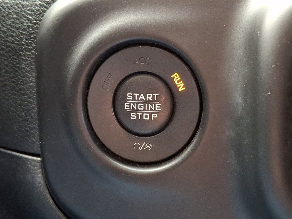 Used 2018 Jeep Wrangler Unlimited Rubicon w/ Cold Weather Group AWD/4WD image 29