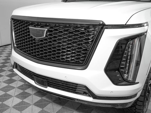 Used 2026 Cadillac Escalade ESV Platinum Sport w/ LPO, ONYX Package AWD/4WD image 31