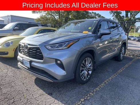 Used 2022 Toyota Highlander Platinum AWD/4WD image 1