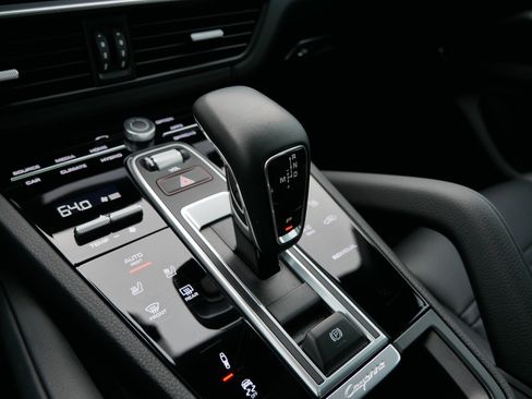 Used 2021 Porsche Cayenne E-Hybrid image 34