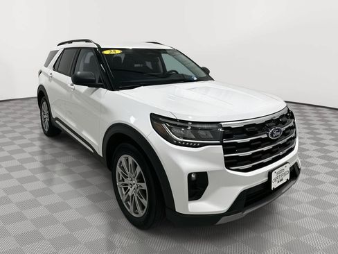 Used 2025 Ford Explorer Active w/ Active Comfort Package AWD/4WD image 7