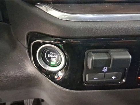 Used 2025 GMC Sierra 1500 SLT image 27