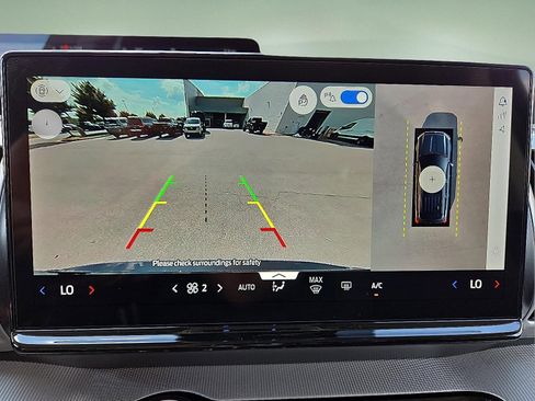 New 2025 Ford Expedition Active image 18