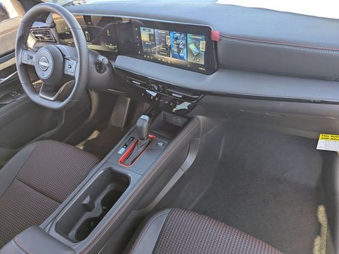 New 2026 Nissan Kicks SR w/ SR Premium Package FWD image 30