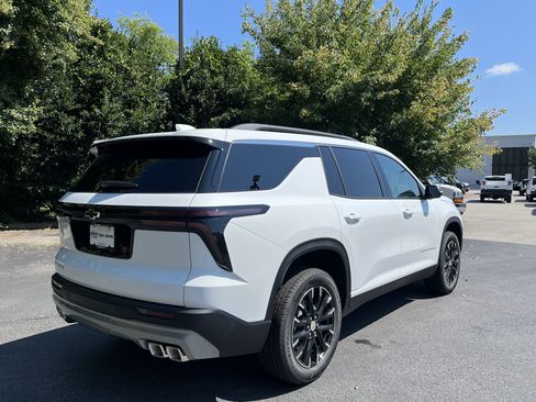 New 2026 Chevrolet Traverse LT w/ Sun and Wheel Package FWD image 10