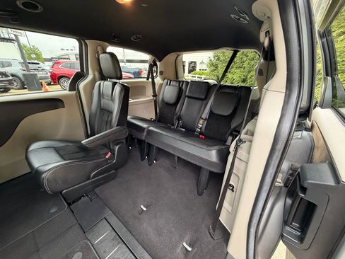 Used 2017 Dodge Grand Caravan SXT FWD image 26