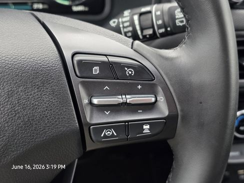 Certified 2022 Hyundai Kona Limited FWD image 29