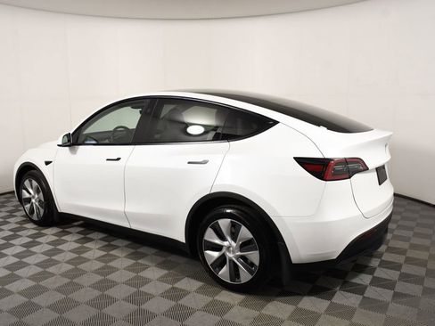 Used 2023 Tesla Model Y Long Range image 3