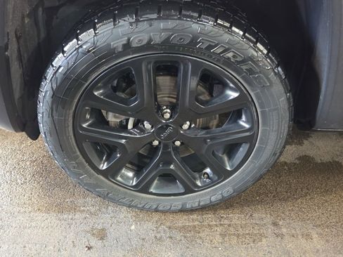 Used 2018 Jeep Renegade Altitude AWD/4WD image 3