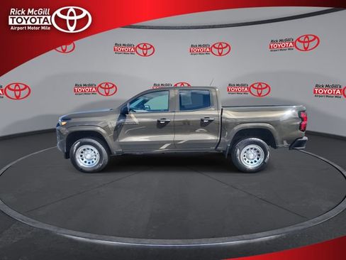 Used 2024 Chevrolet Colorado W/T RWD image 5
