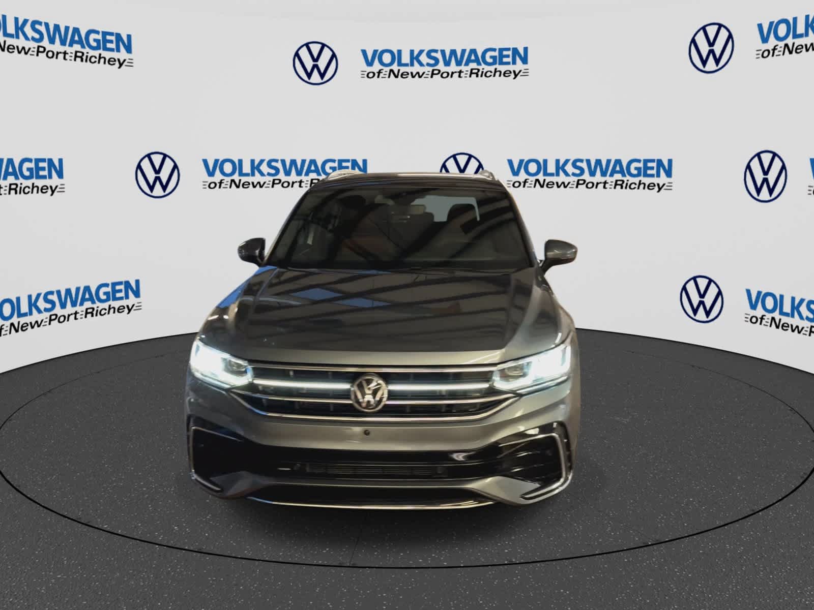 Used 2024 Volkswagen Tiguan SEL R-Line AWD/4WD image 3