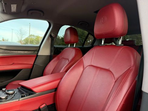 Used 2019 Alfa Romeo Stelvio image 16