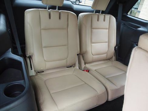 Used 2016 Ford Explorer XLT w/ Equipment Group 202A image 8