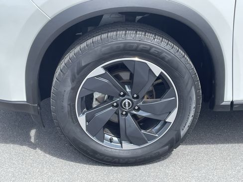 Used 2024 Nissan Rogue SV AWD/4WD image 11