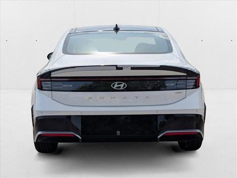 New 2025 Hyundai Sonata Limited image 8