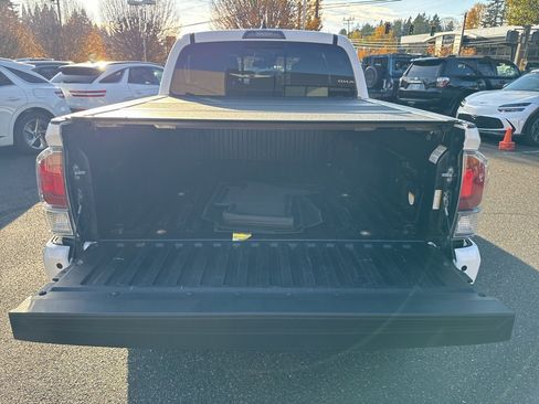 Used 2022 Toyota Tacoma TRD Off-Road image 14