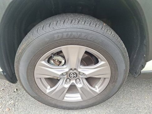 Used 2025 Toyota RAV4 XLE AWD/4WD image 4