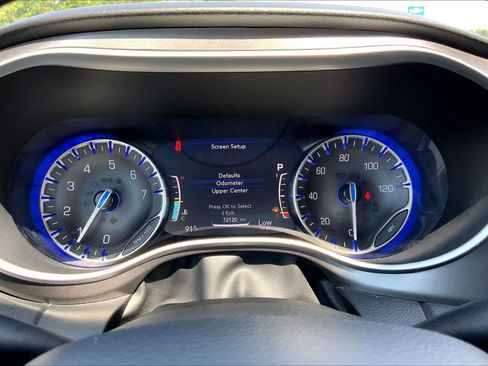 Used 2024 Chrysler Pacifica Touring-L FWD image 25