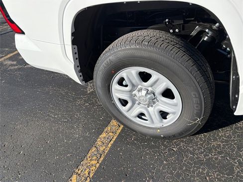 New 2026 Toyota Tundra SR image 18